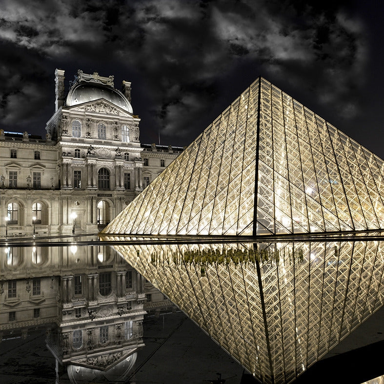 La pyramide - Paris Mon Amour