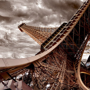 Les dessous de la Tour Eiffel - Paris Mon Amour